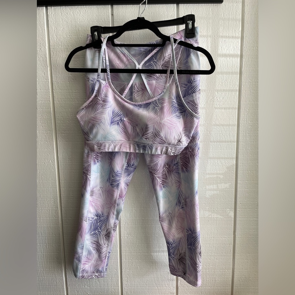 GAIAM matching set sport bra and high rise capri leggings M